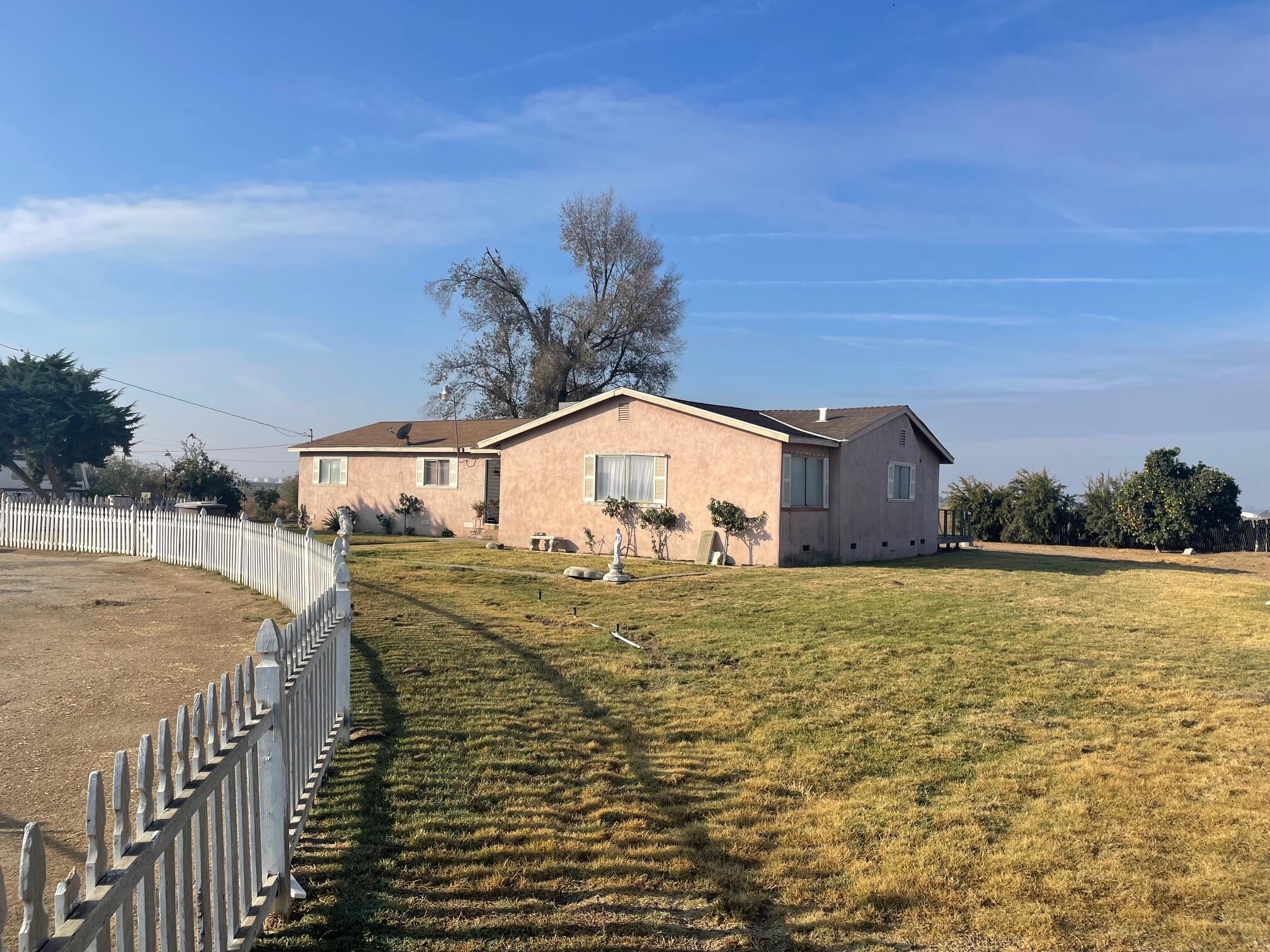 12840 10th Ave, Hanford, CA 93230