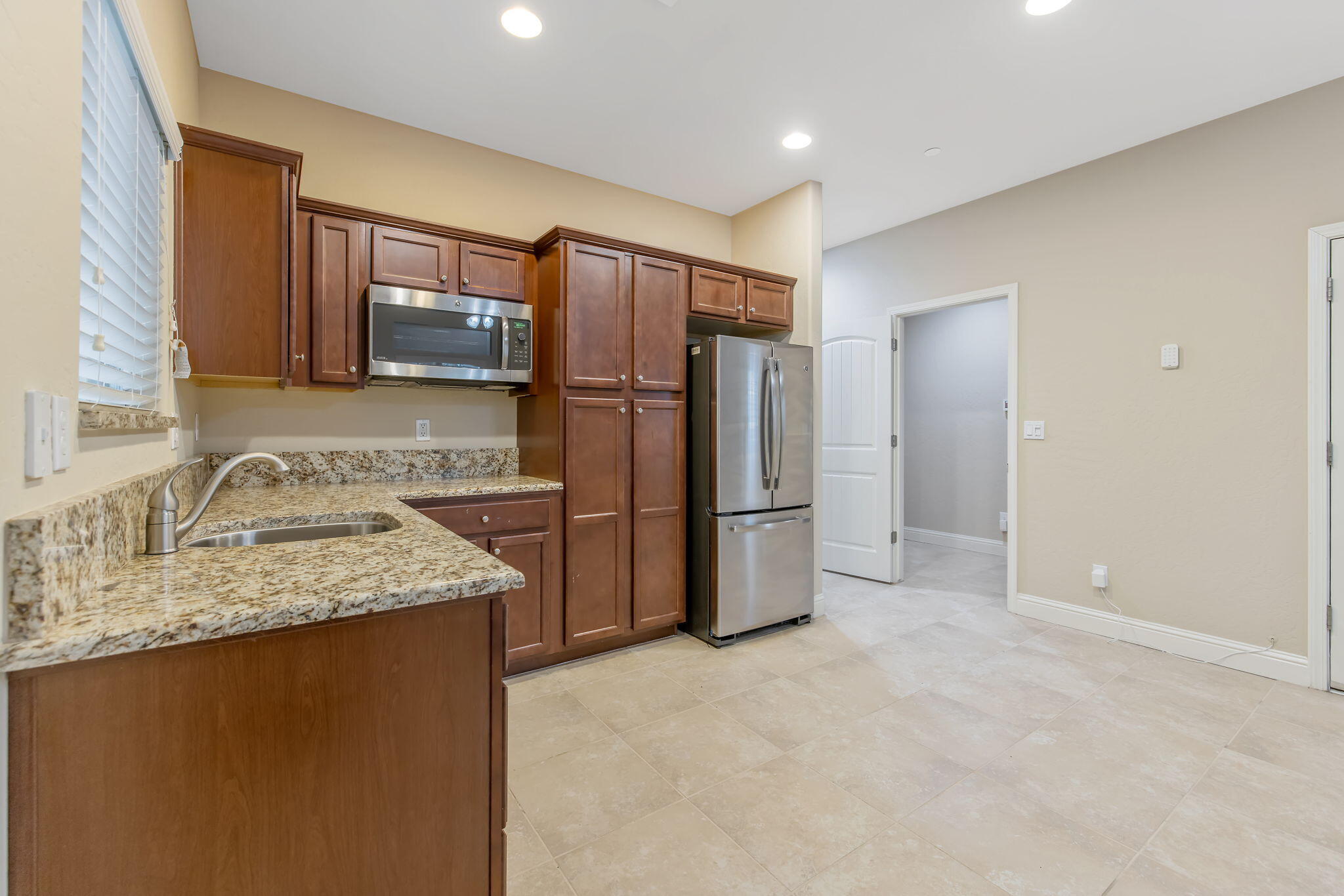 1923 W Humboldt Dr, Hanford, CA 93230