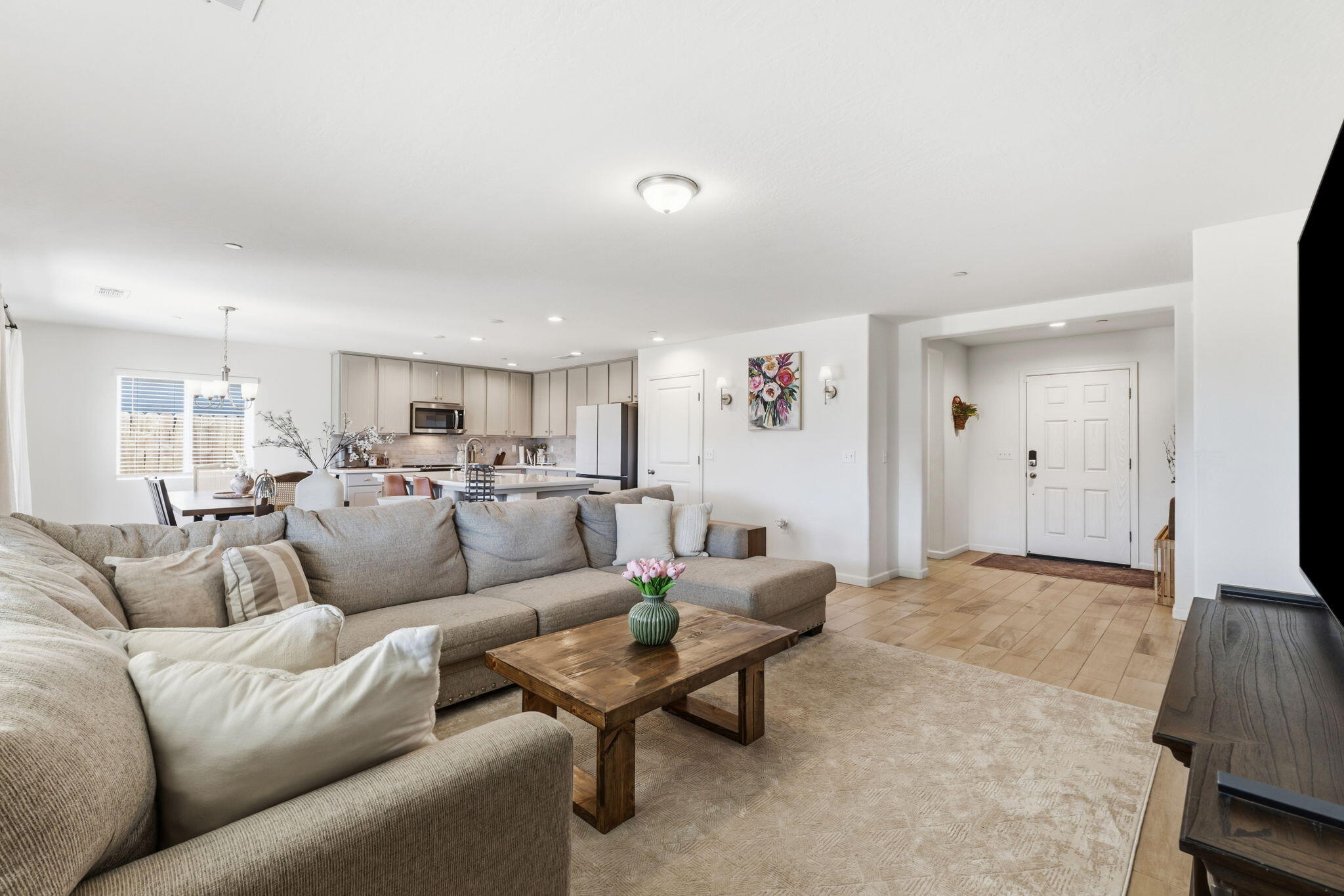 2131 W Ambassador Way, Hanford, CA 93230