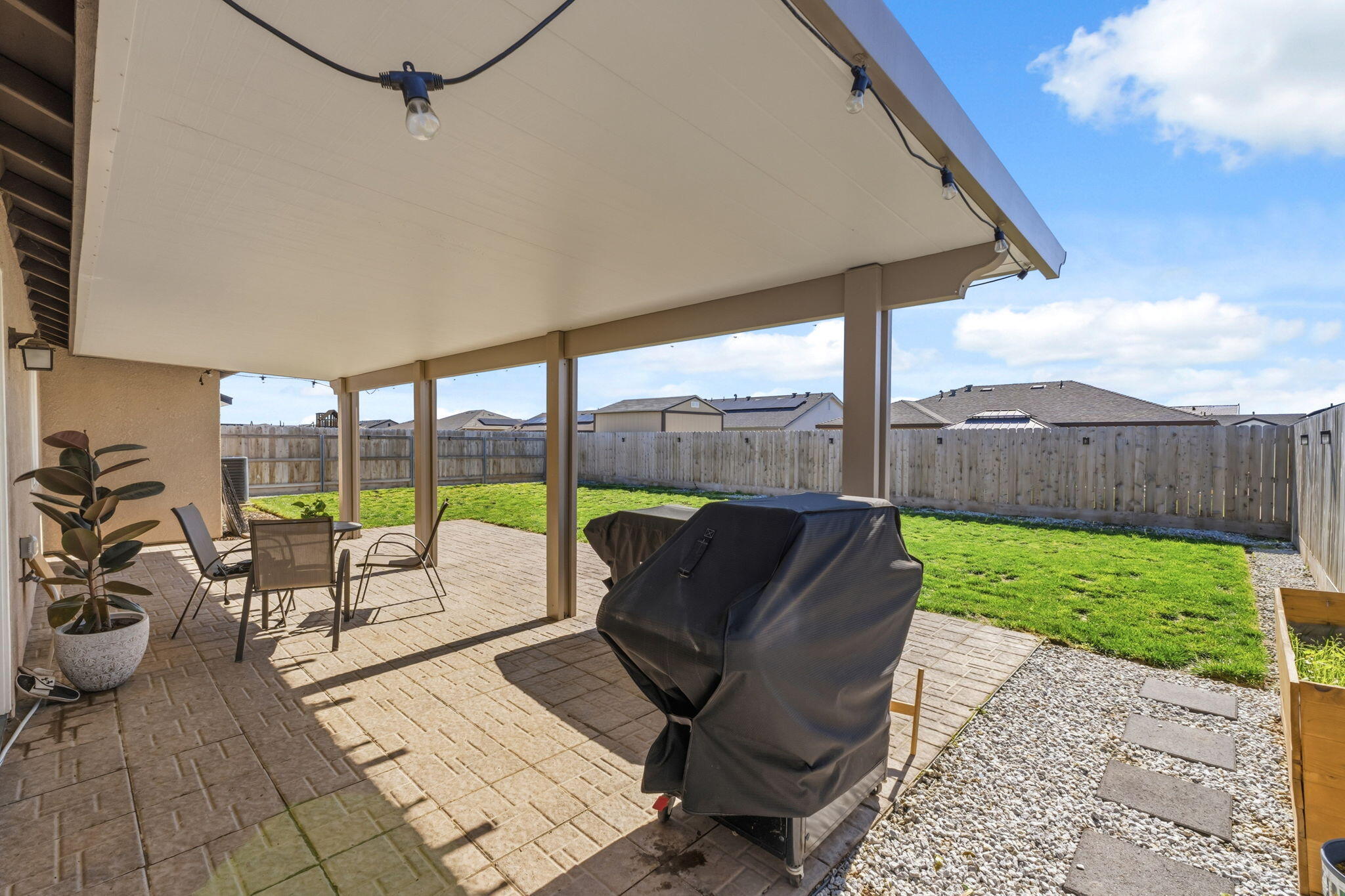 2131 W Ambassador Way, Hanford, CA 93230