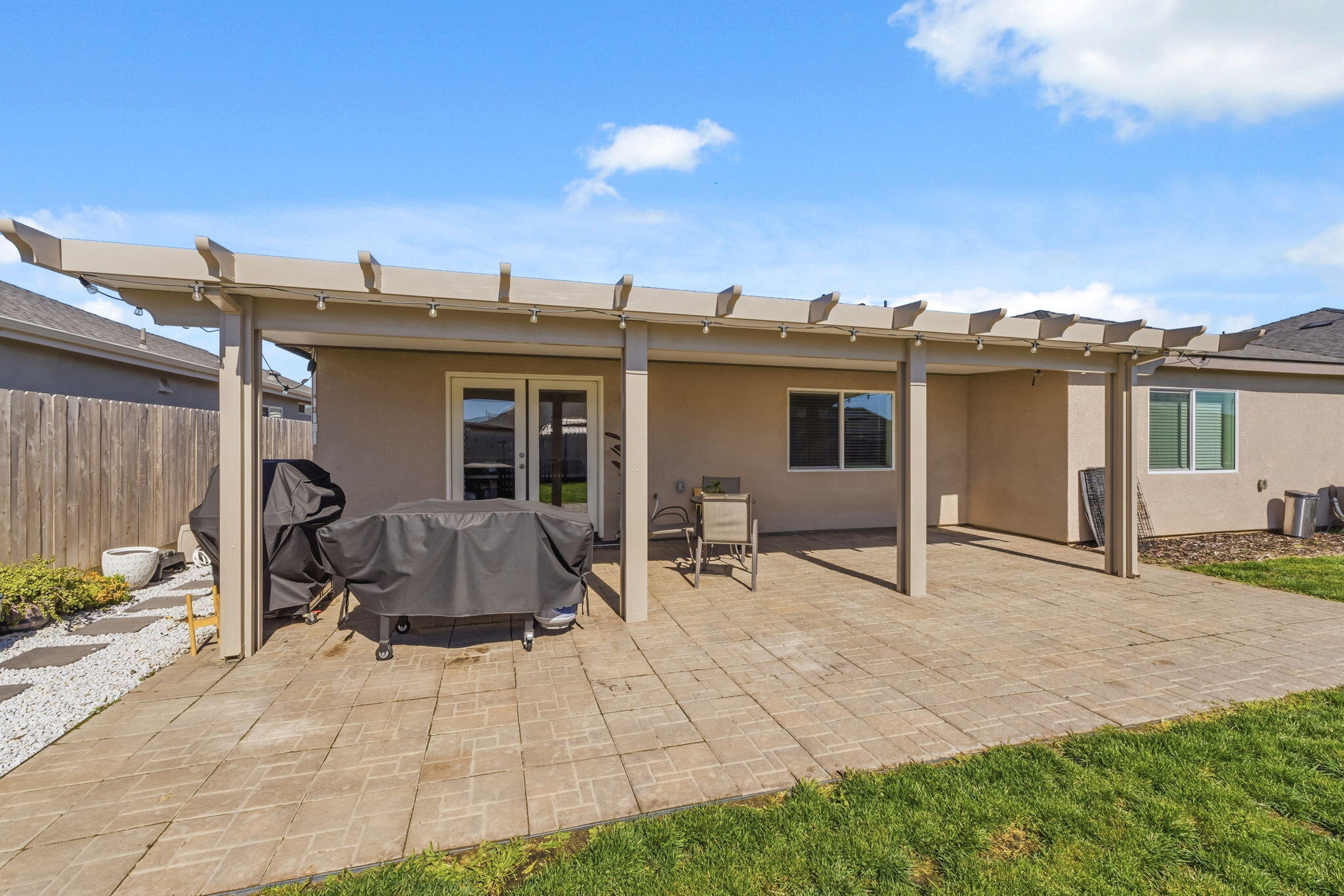 2131 W Ambassador Way, Hanford, CA 93230