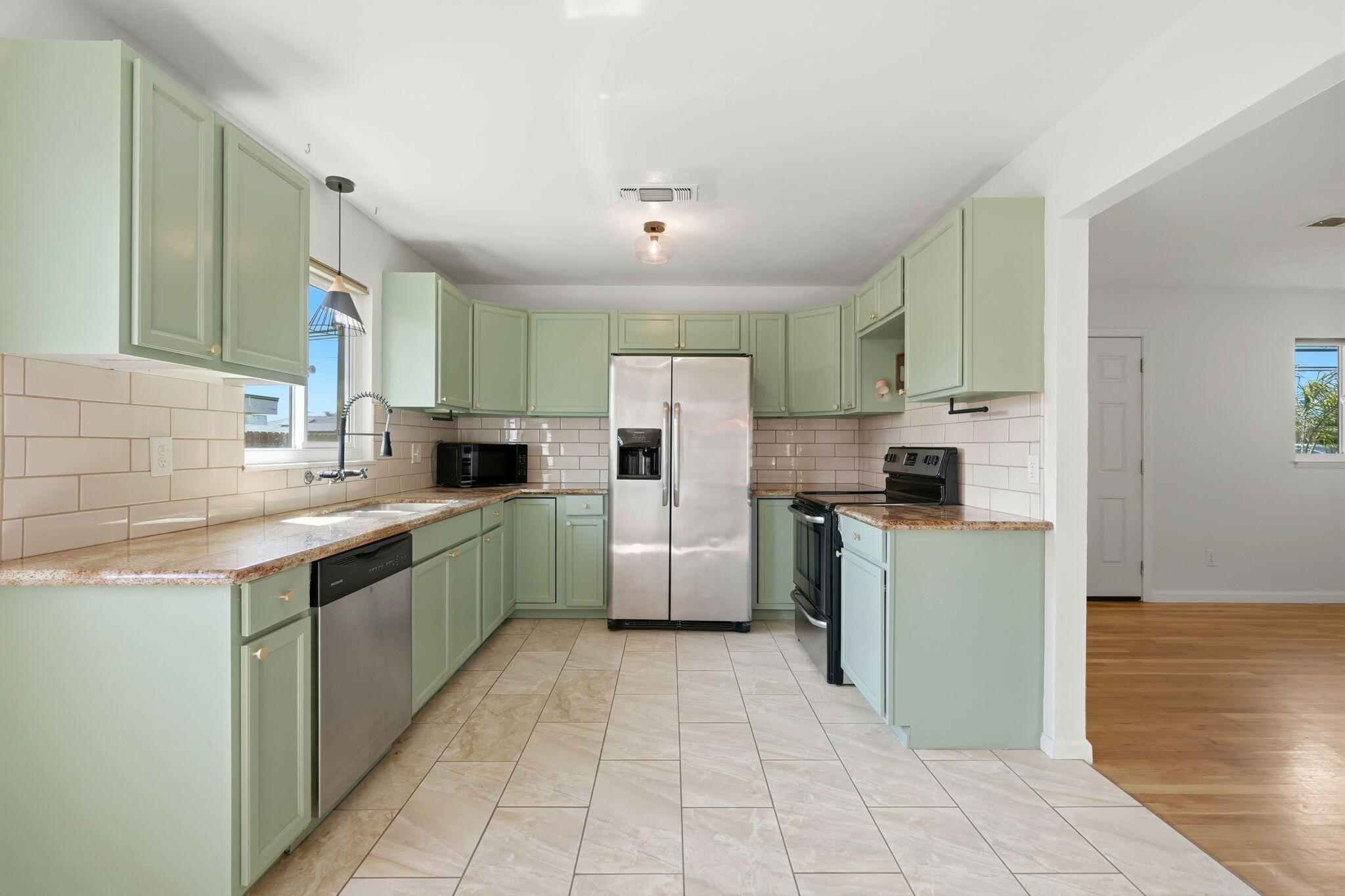 1931 N Douty St, Hanford, CA 93230