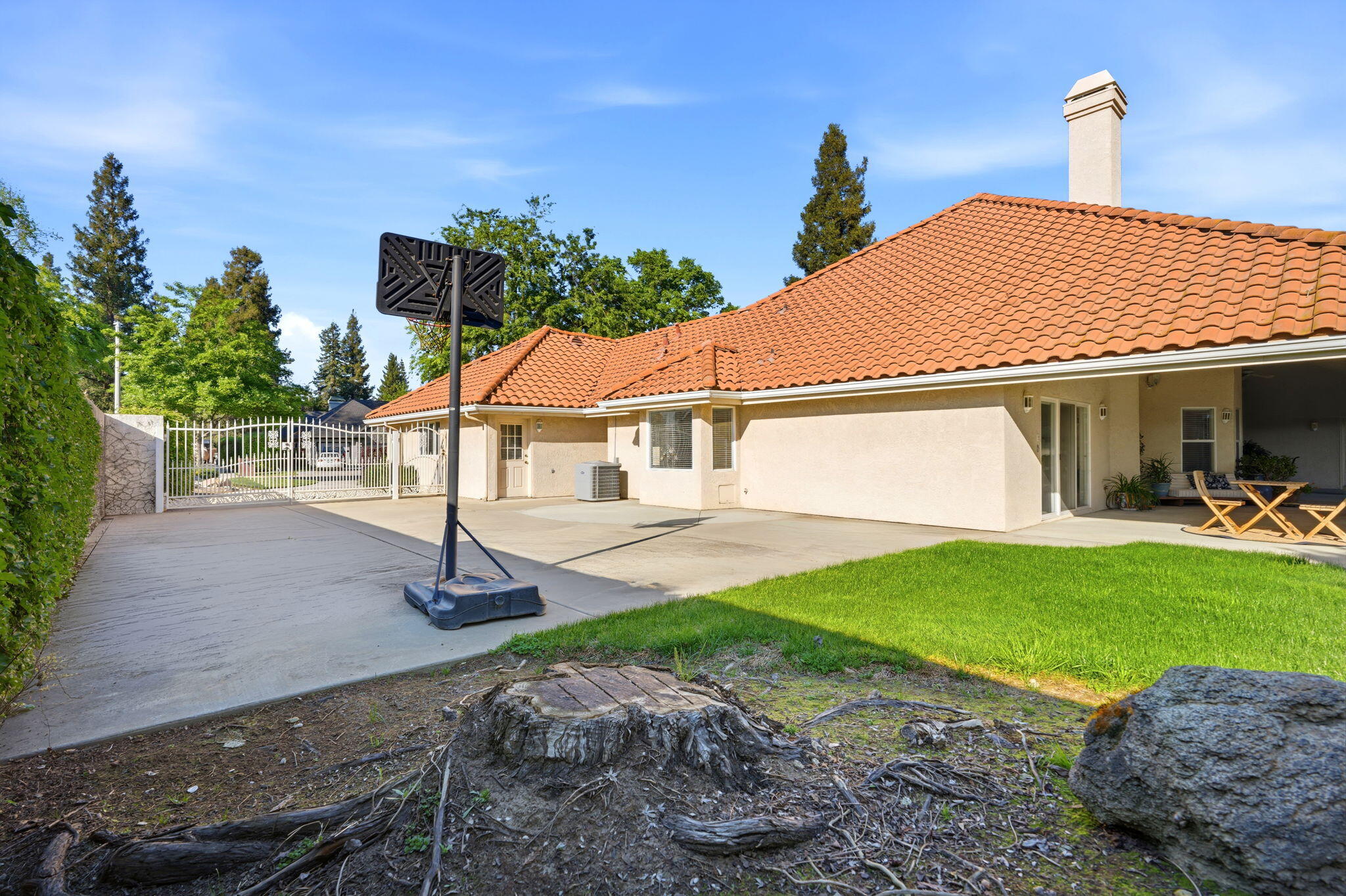 3403 E Vassar Ct, Visalia, CA 93292