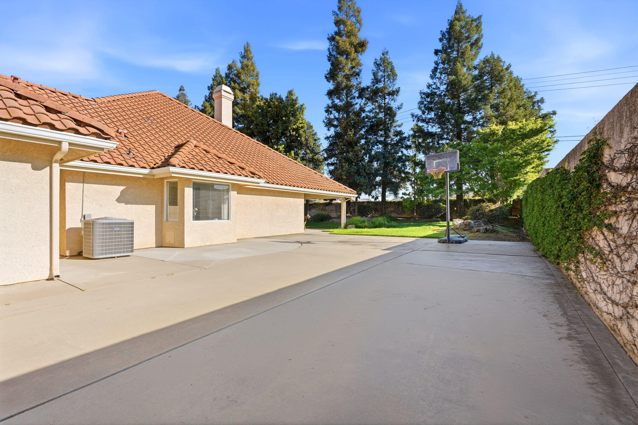 3403 E Vassar Ct, Visalia, CA 93292