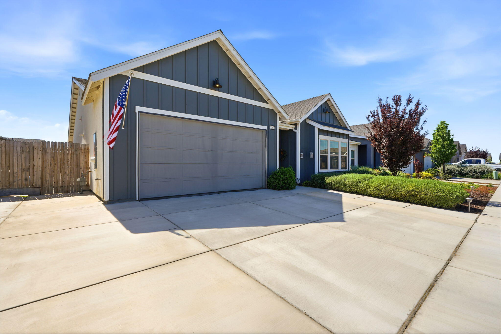 2587 W Heather Ln, Hanford, CA 93230