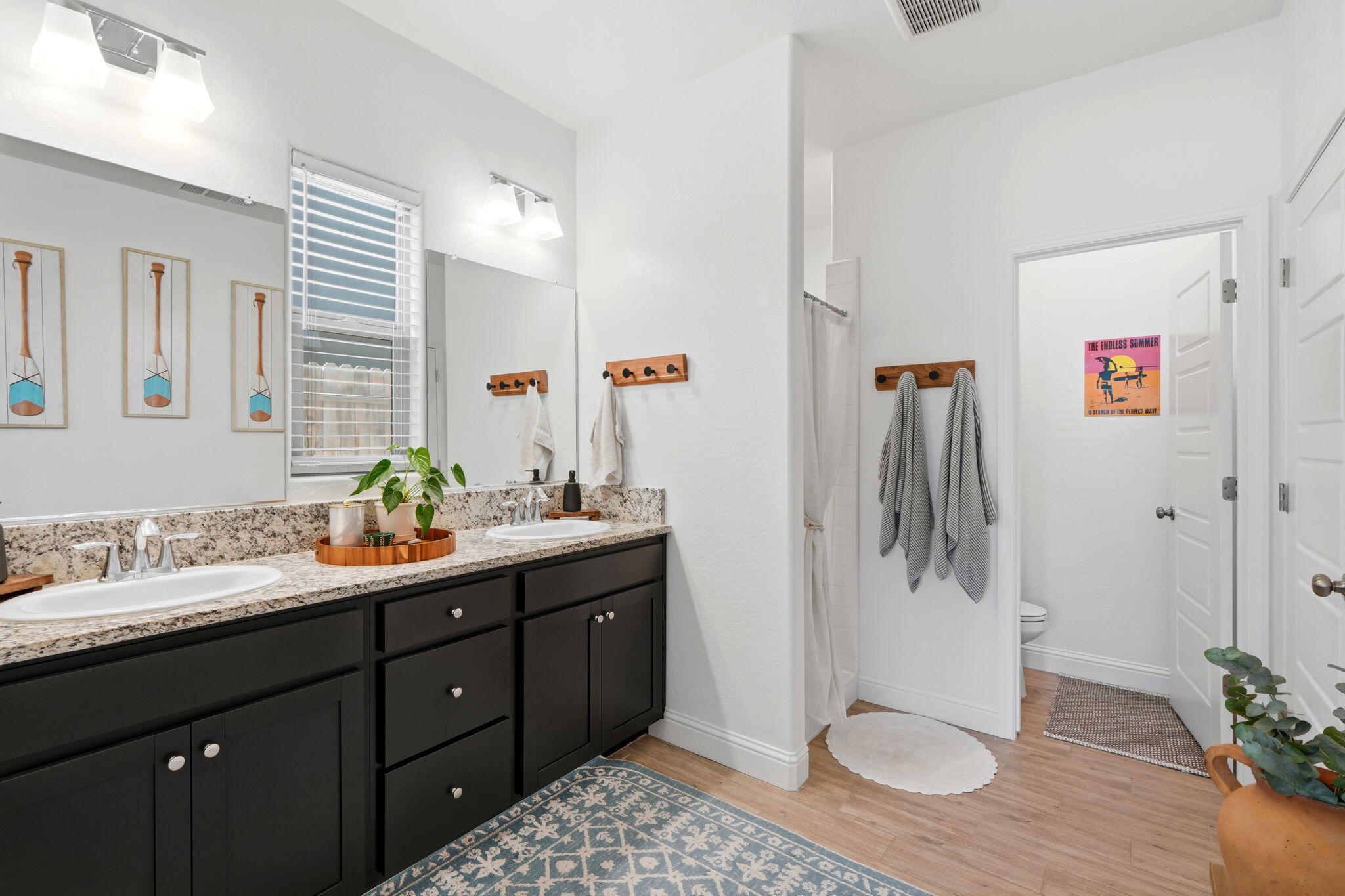 2587 W Heather Ln, Hanford, CA 93230