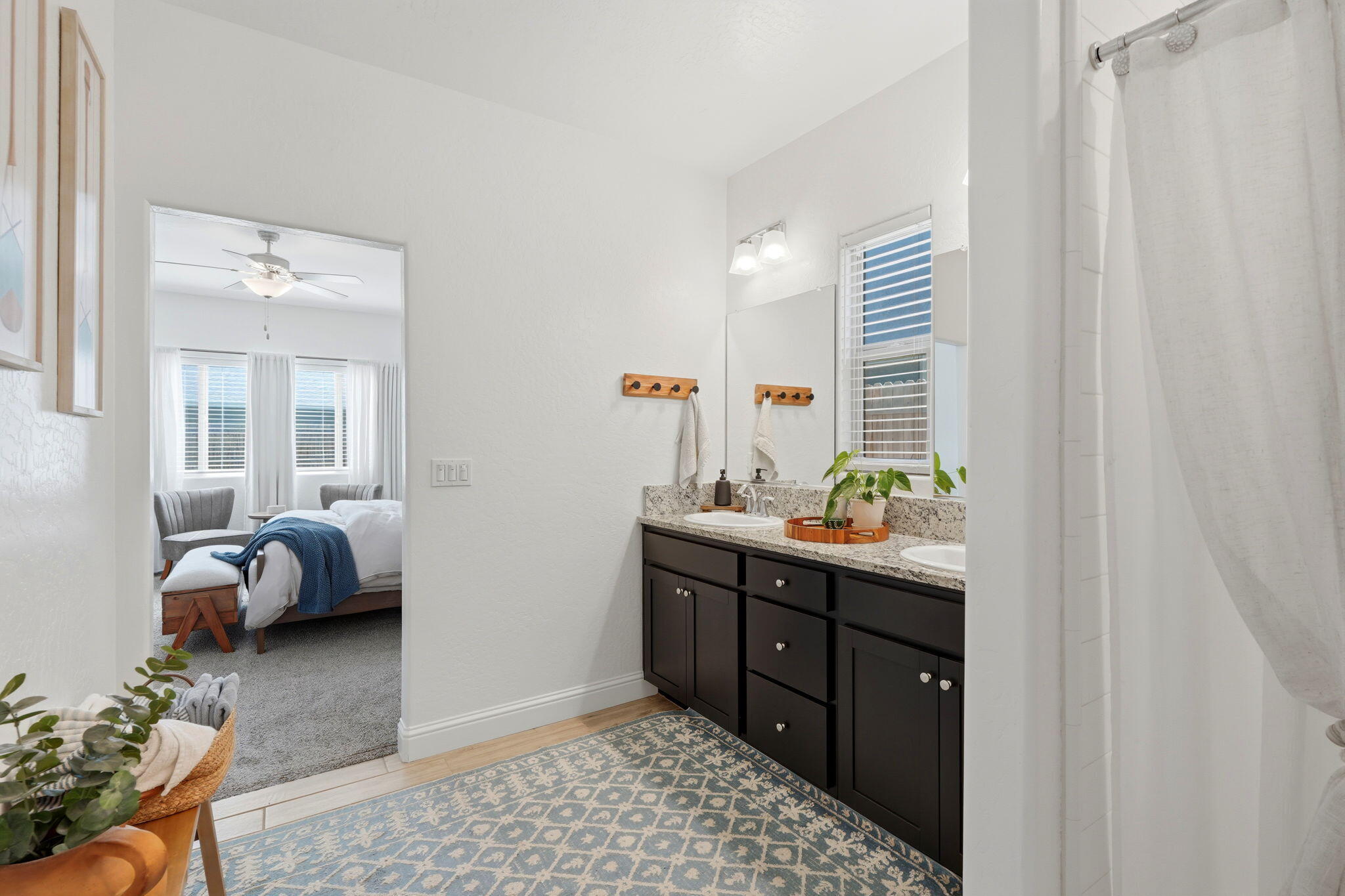 2587 W Heather Ln, Hanford, CA 93230