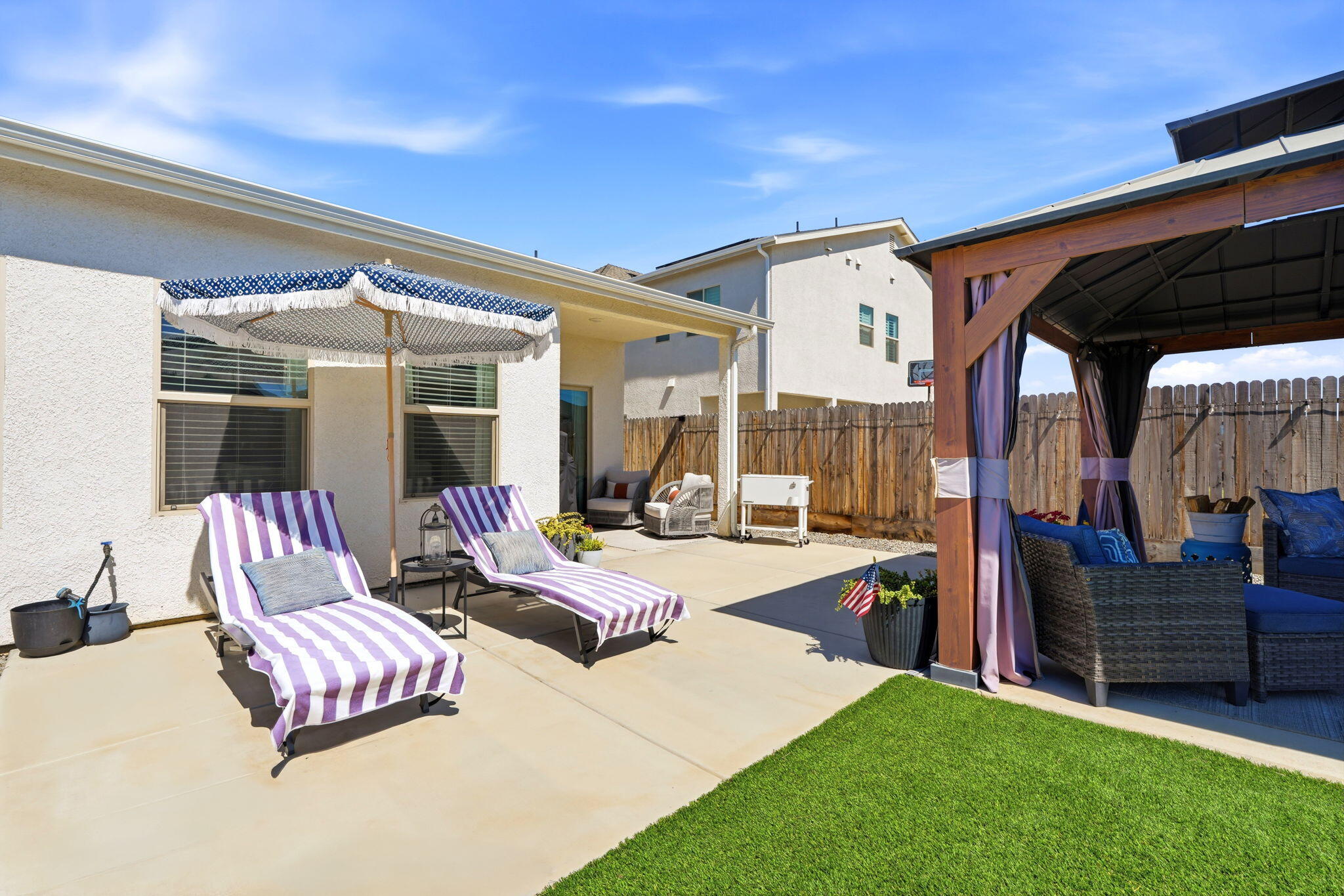 2587 W Heather Ln, Hanford, CA 93230