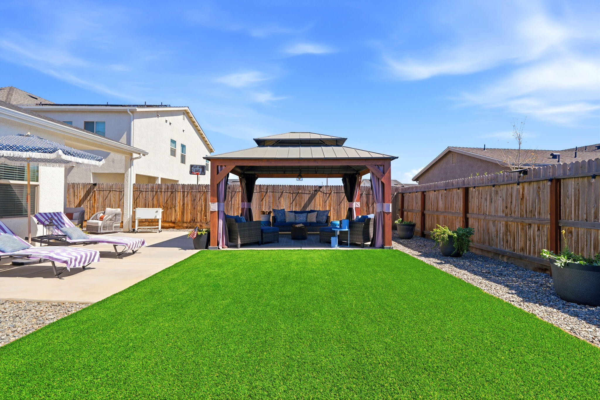 2587 W Heather Ln, Hanford, CA 93230