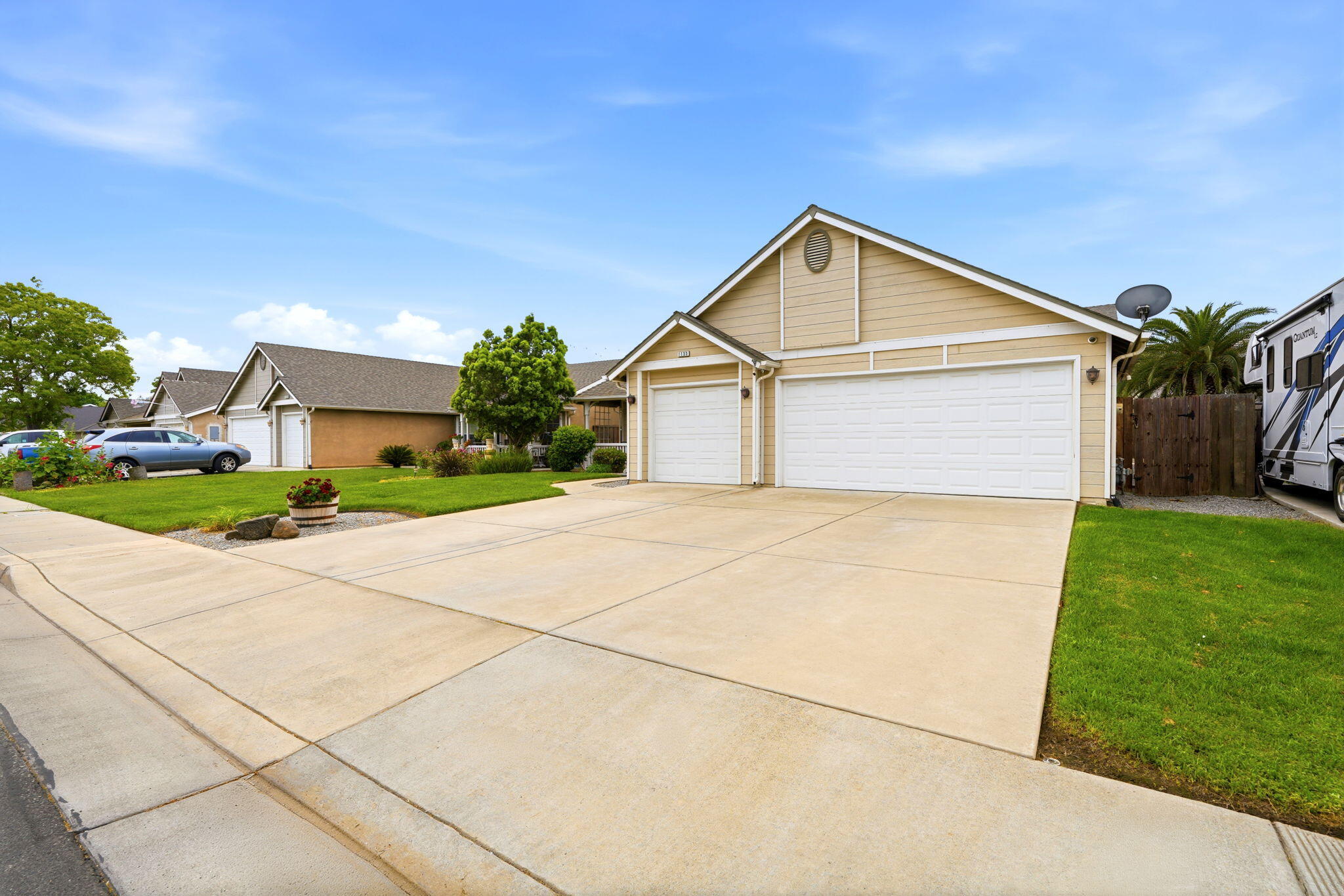 1155 W Julia Way, Hanford, CA 93230