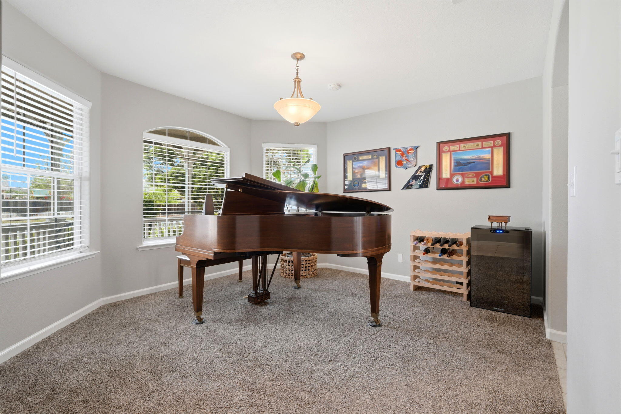 1155 W Julia Way, Hanford, CA 93230