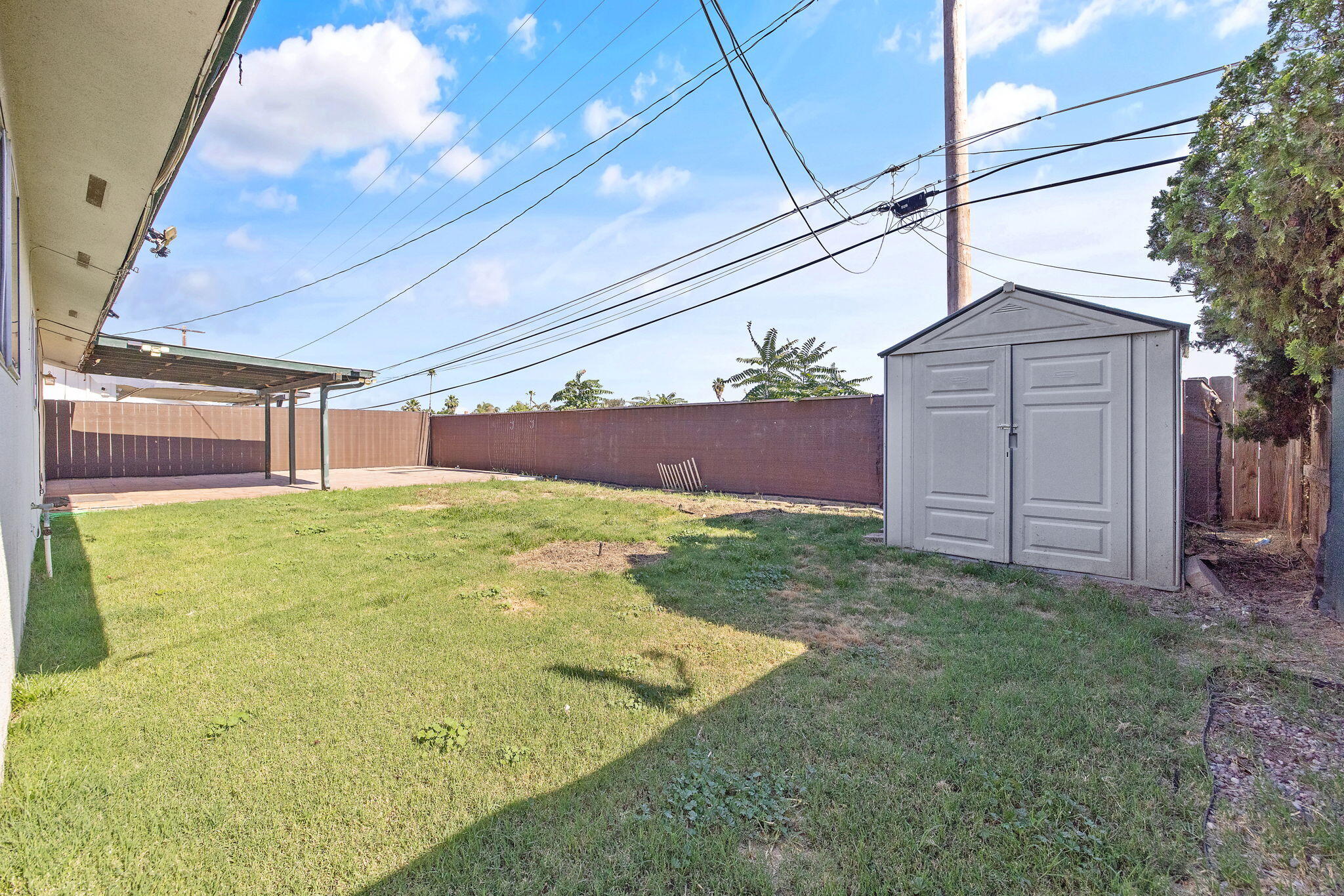 883 Clover Ln, Hanford, CA 93230