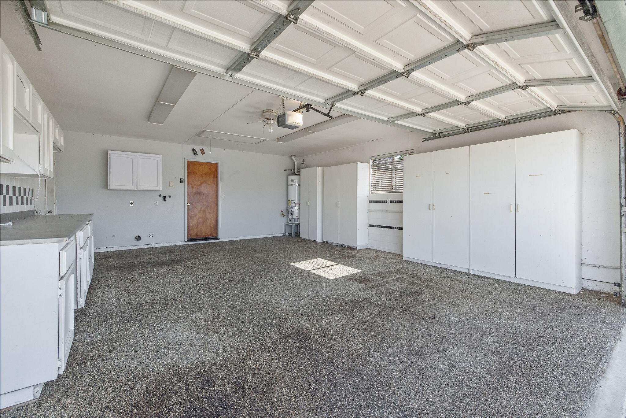 883 Clover Ln, Hanford, CA 93230