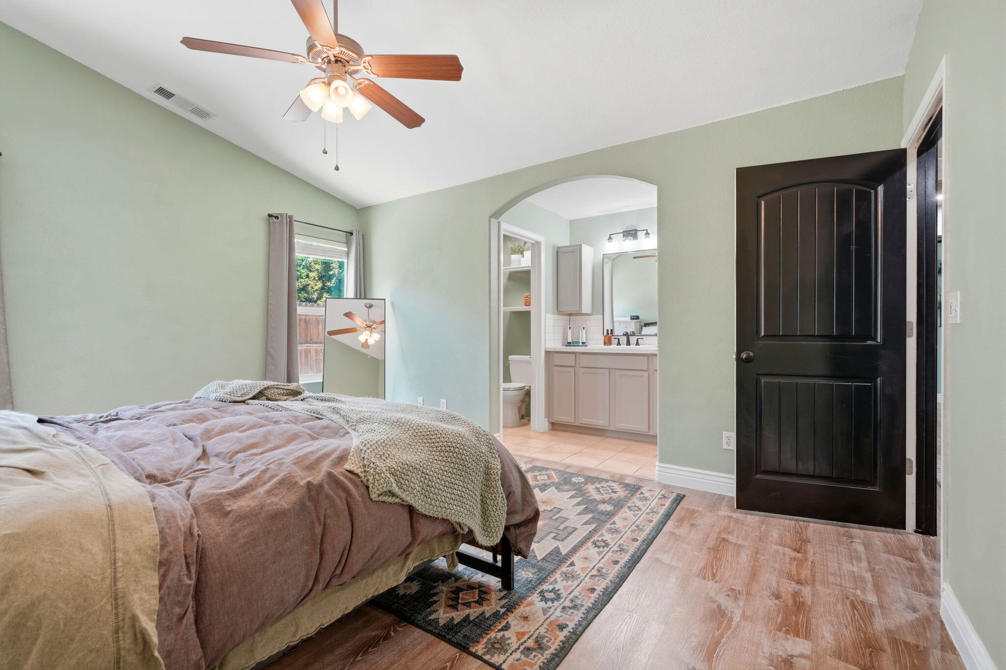 2258 Kirch Flat Ave, Tulare, CA 93274