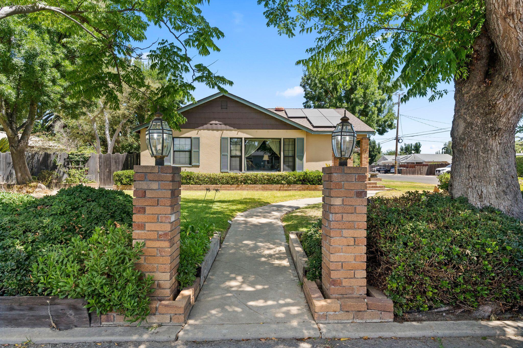 202 W Terrace Dr, Hanford, CA 93230