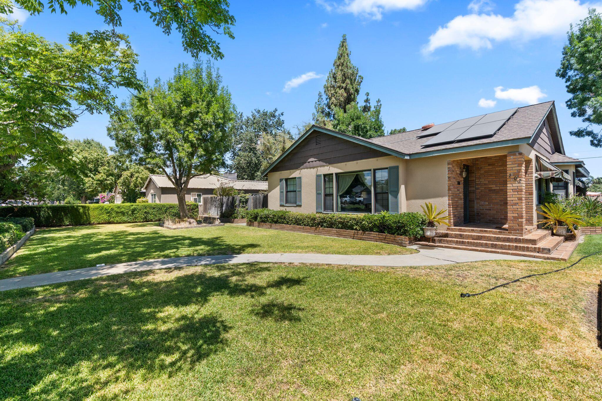202 W Terrace Dr, Hanford, CA 93230
