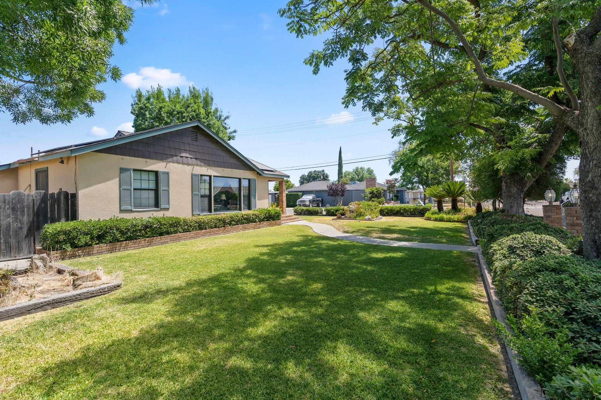 202 W Terrace Dr, Hanford, CA 93230