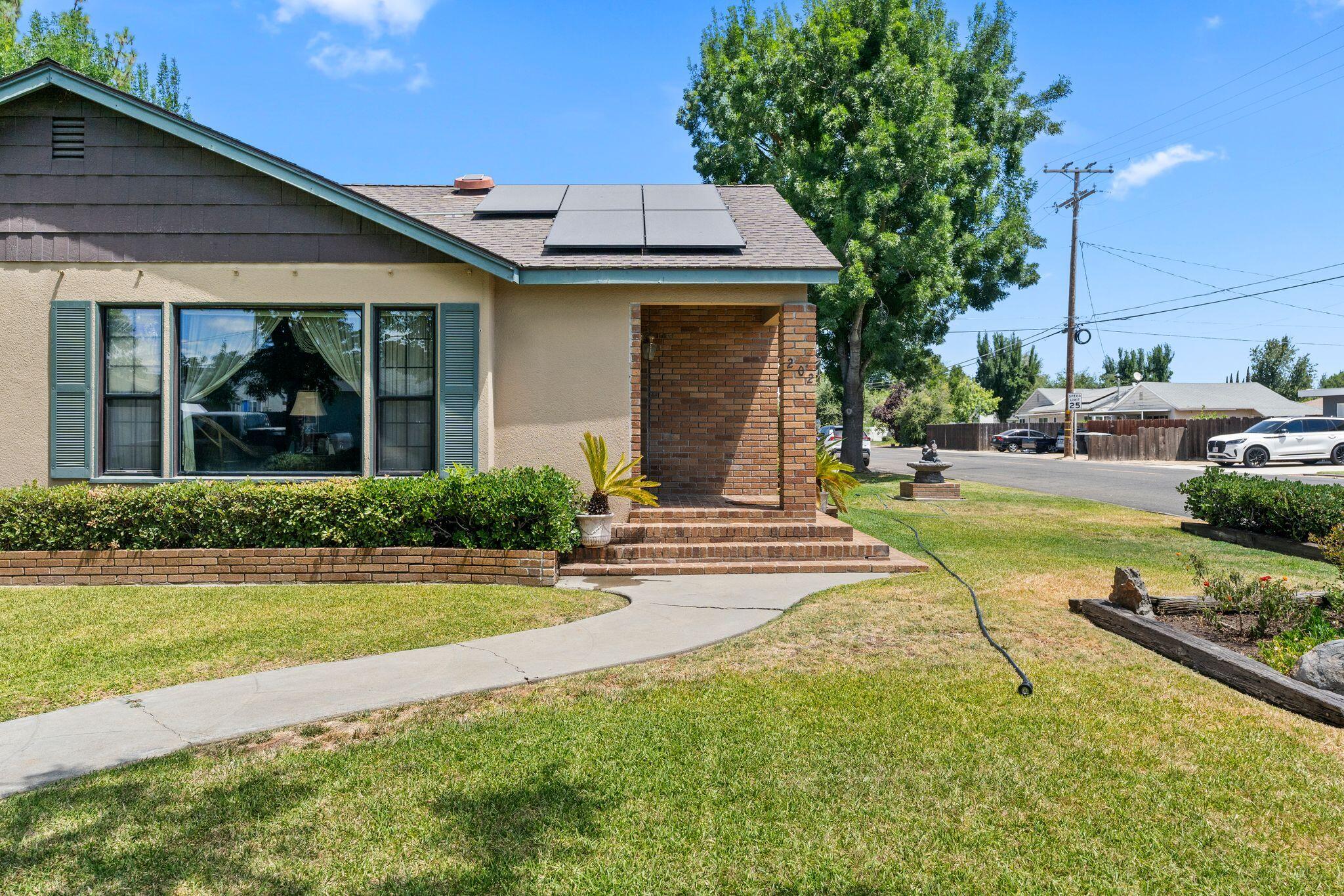 202 W Terrace Dr, Hanford, CA 93230