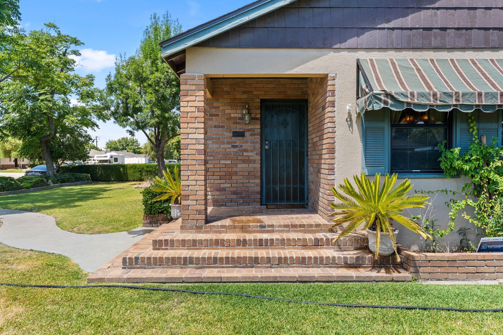 202 W Terrace Dr, Hanford, CA 93230