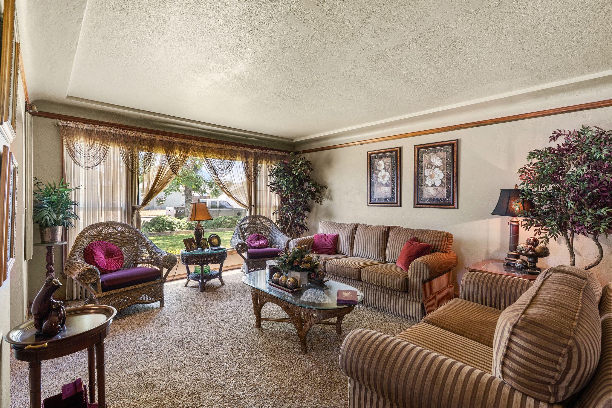 202 W Terrace Dr, Hanford, CA 93230