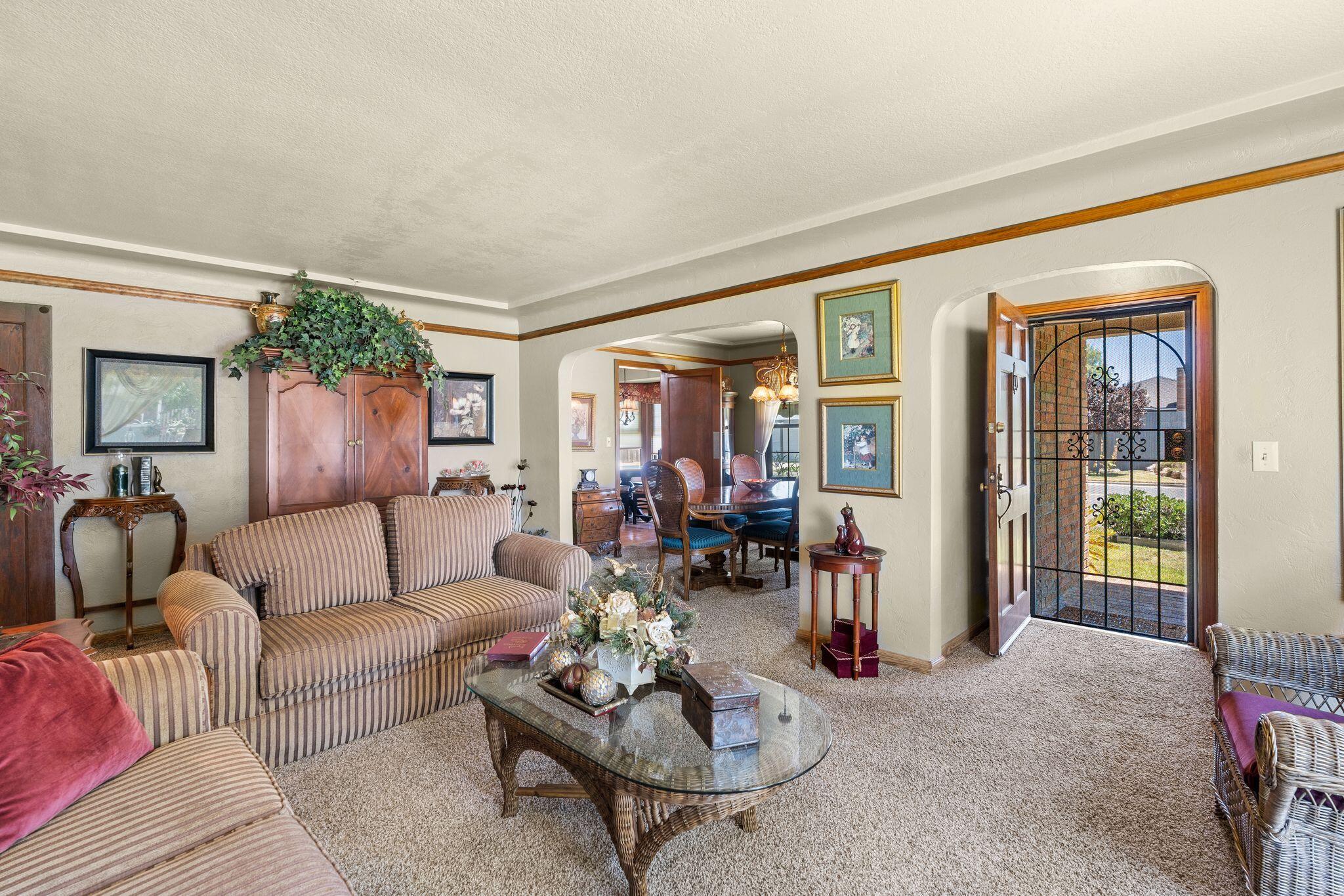 202 W Terrace Dr, Hanford, CA 93230