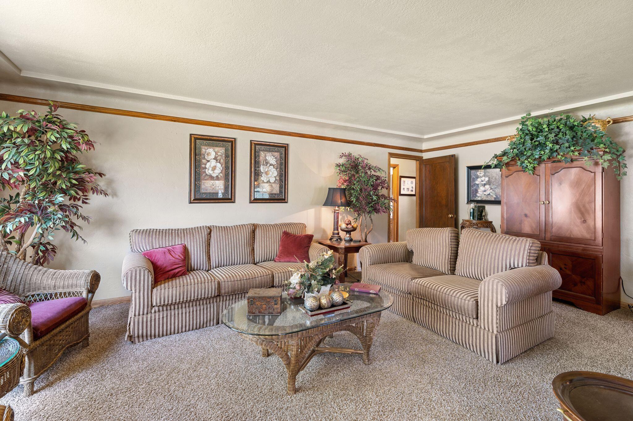 202 W Terrace Dr, Hanford, CA 93230