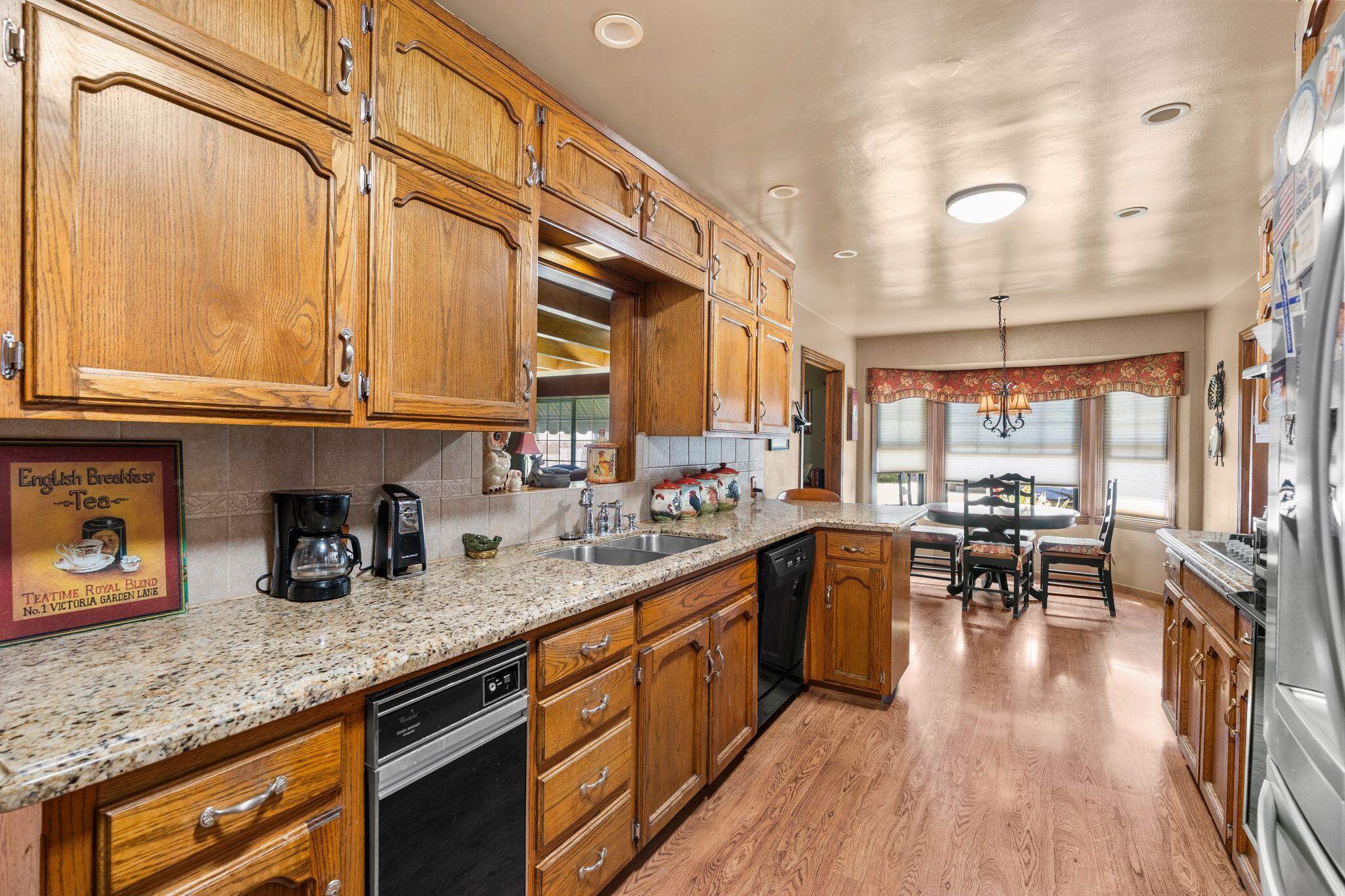 202 W Terrace Dr, Hanford, CA 93230