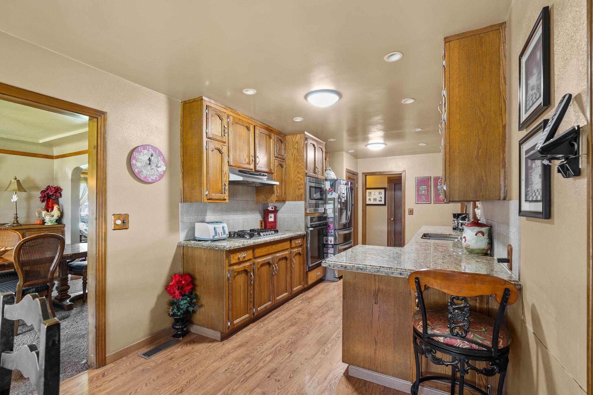 202 W Terrace Dr, Hanford, CA 93230