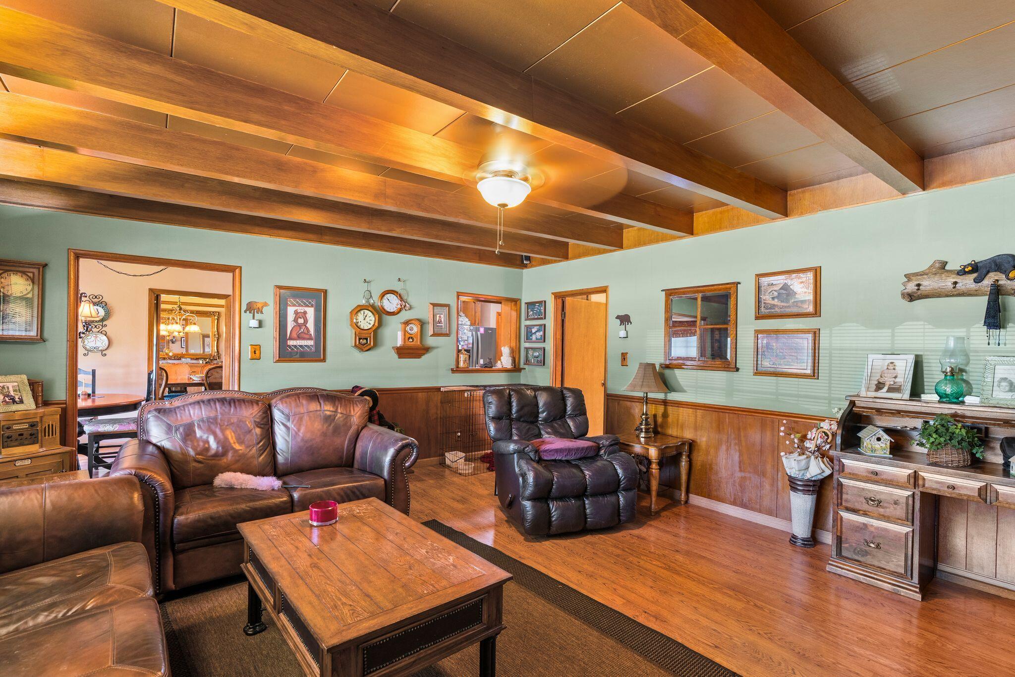 202 W Terrace Dr, Hanford, CA 93230