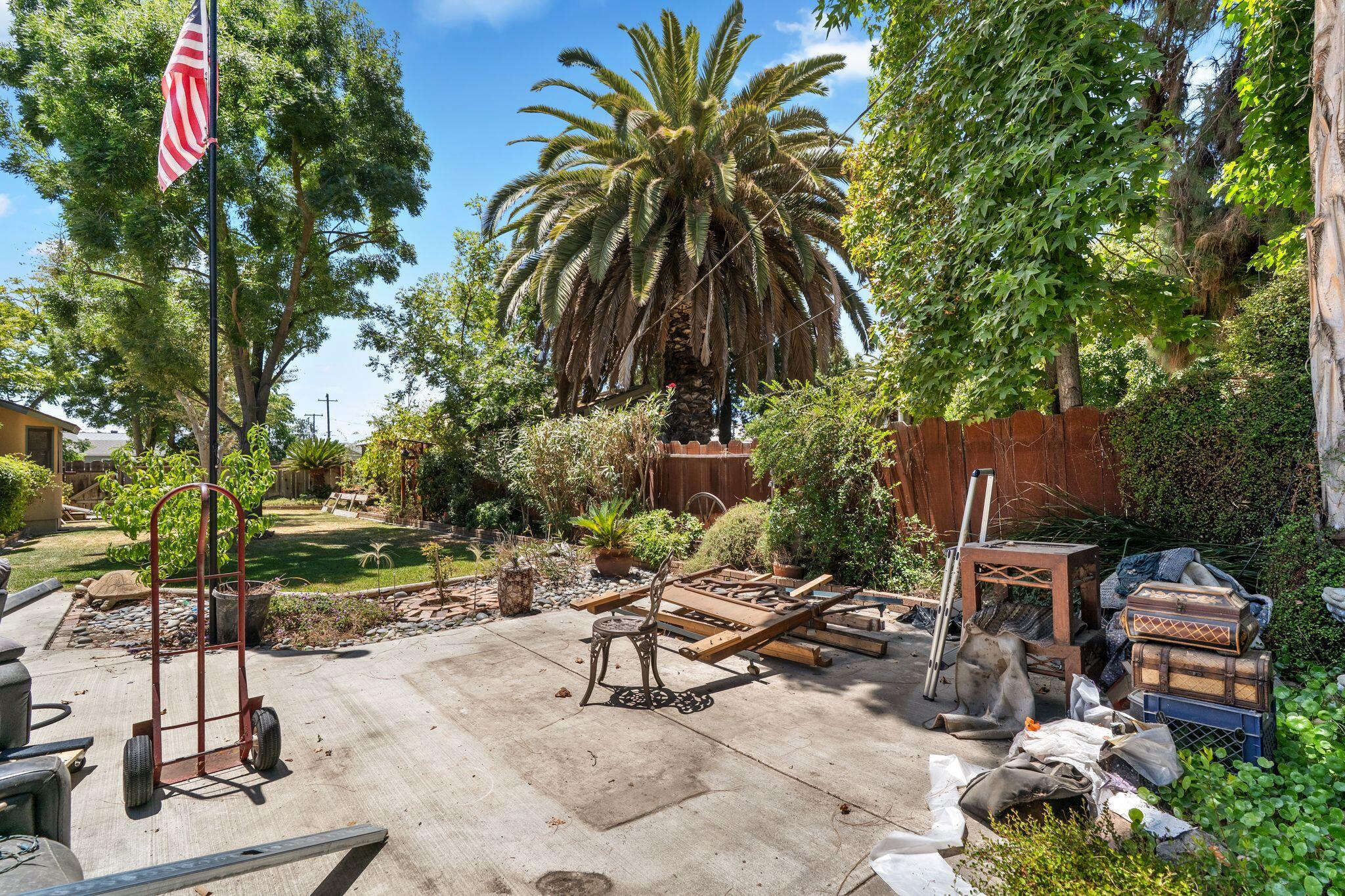 202 W Terrace Dr, Hanford, CA 93230
