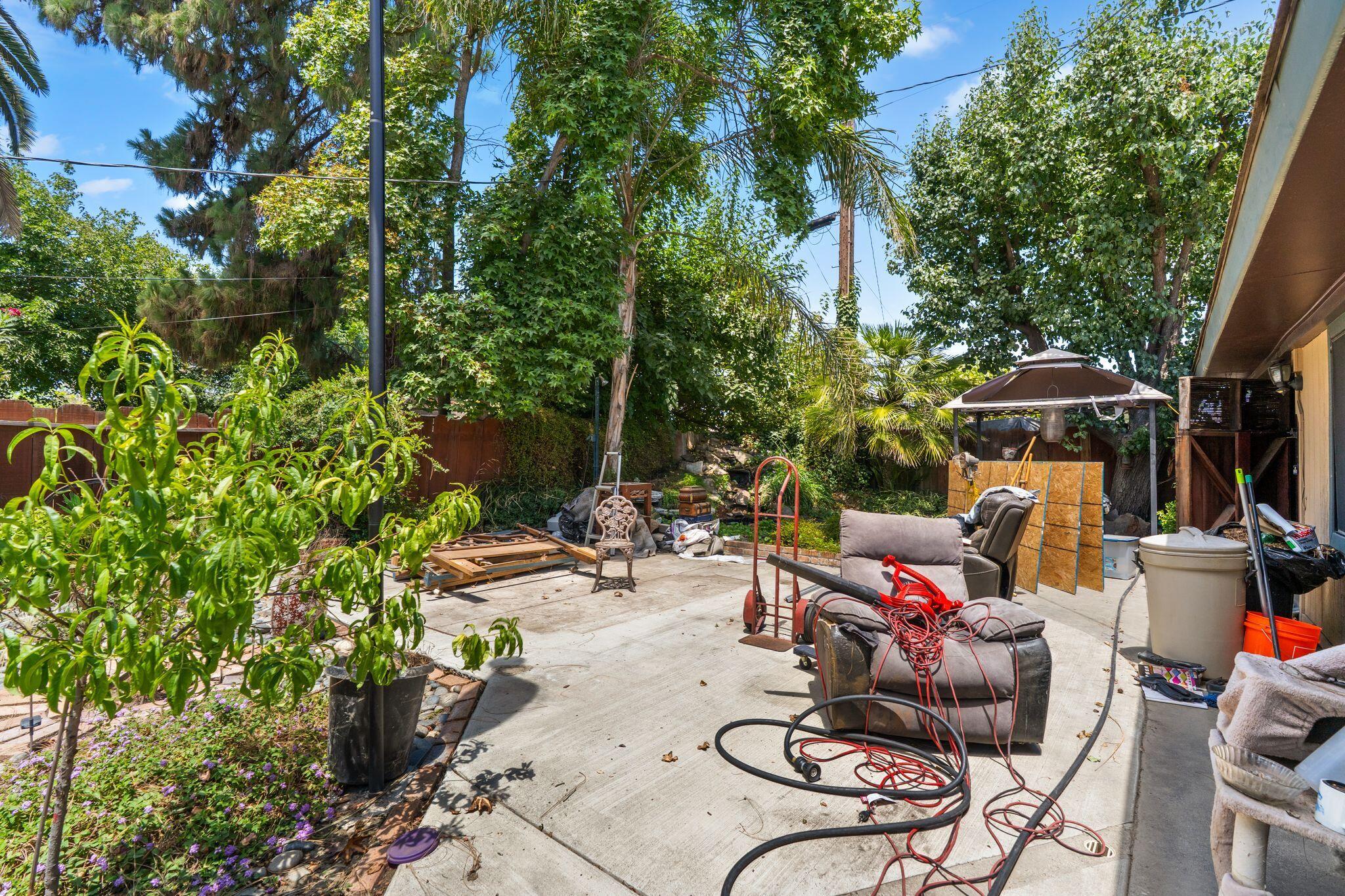 202 W Terrace Dr, Hanford, CA 93230